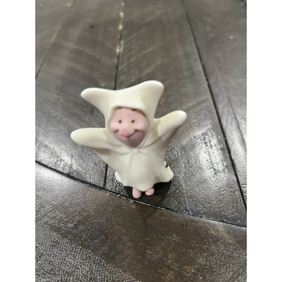 Piglet Disney Whos The Scariest One of All  Ghost Porcelain Figurine Winnie Pooh - Picture 5 of 6